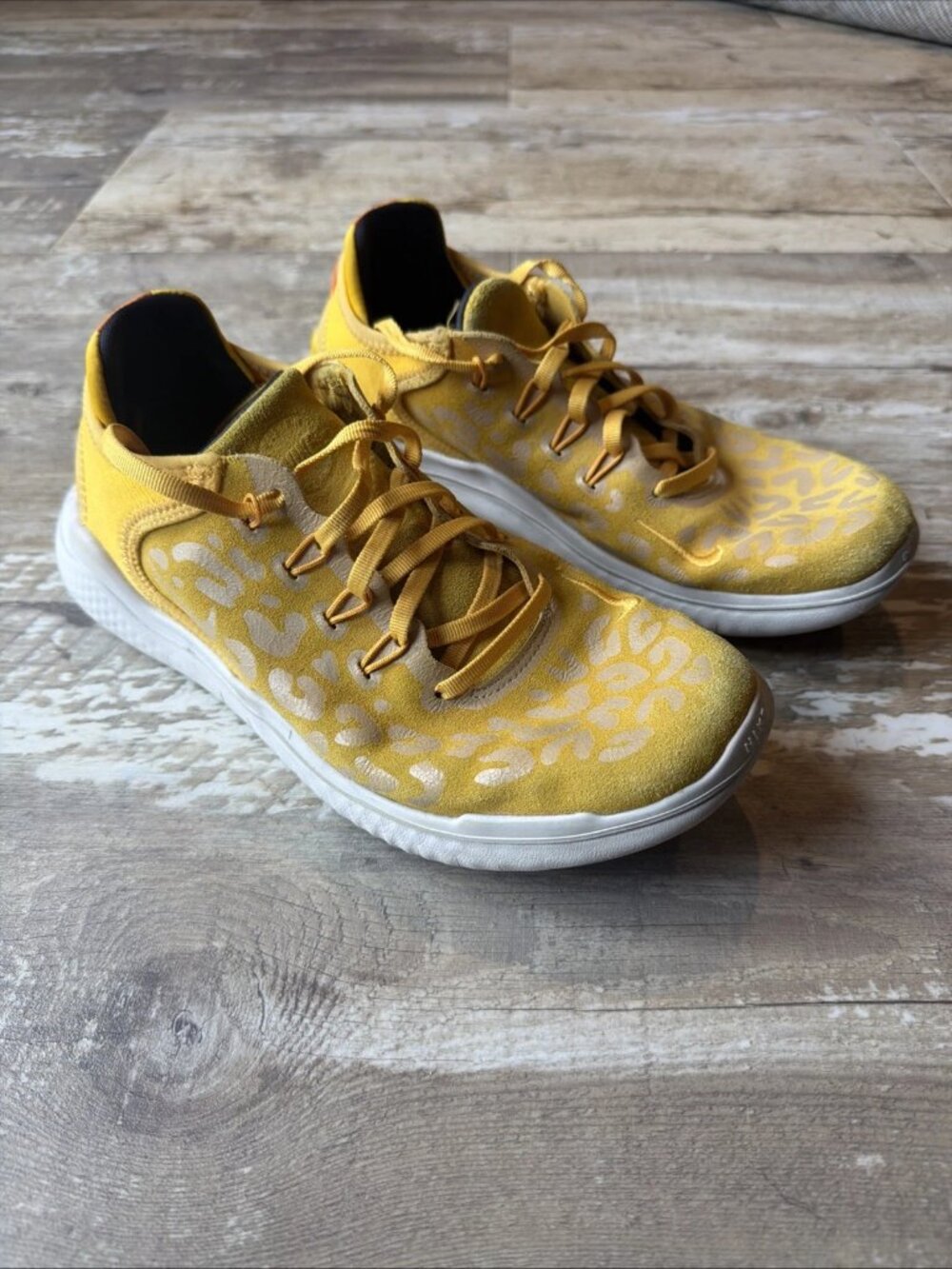 NIKE Free RN 2018 Wild Cheetah Print Yellow Low Top Lace-Up Sneakers Women’s 8.5